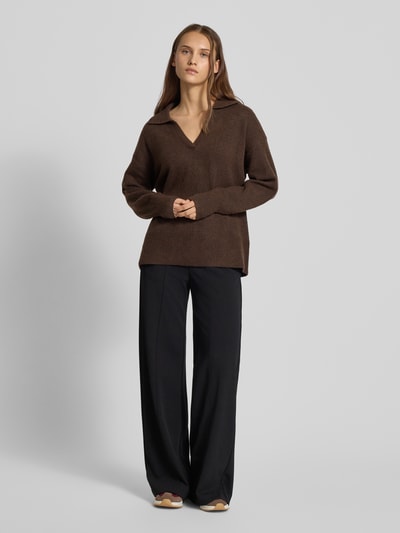 PIECES Sweter z dzianiny o kroju regular fit z dodatkiem wełny, model „MALOU” Ciemnobrązowy 1