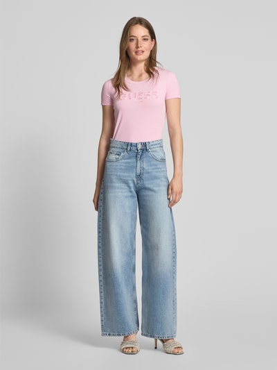 Guess T-shirt z detalem z logo Różowawy 1