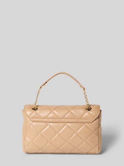 Produktfoto, Handtasche mit Label-Detail Modell 'OCARINA' von VALENTINO BAGS in Beige, gesteppte Optik, goldfarbener Tragehenkel, Hauptfach mit Umschlag, Schulterriemen, Innenfach mit Reißverschluss, Maße: 26 cm breit, 16 cm lang, 10 cm tief, Schulterriemen 119 cm.