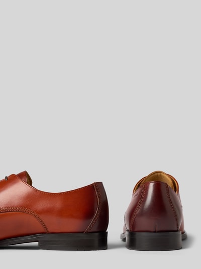 Produktfoto, Derby-Schuhe aus Leder Modell 'SEBASTIAN' von DIGEL für Herren, brauner Farbverlauf, markante Nähte, Label-Prägung, glatte Textur, 2 cm Absatzhöhe, Schafthöhe und Schaftweite sichtbar