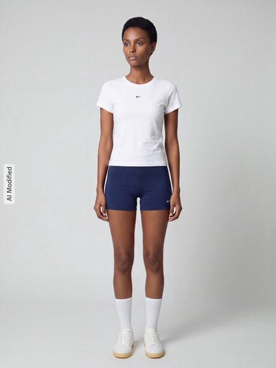 Nike T-Shirt mit kleinem Logo-Detail Weiss 1
