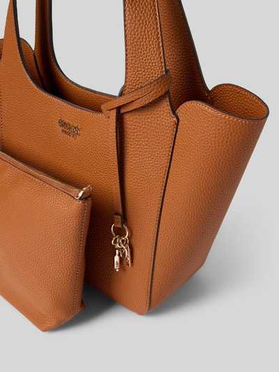 Guess Tote Bag in Leder-Optik mit Logo-Applikation Modell 'Calista' Cognac 3