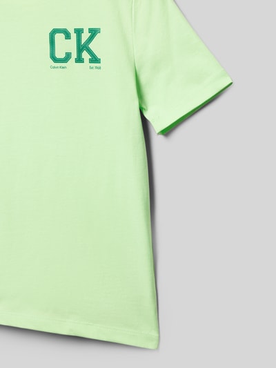 Productfoto, Regular Fit T-Shirt uit pure katoen model 'CHEST' van Calvin Klein Jeans, effen lichtgroene jersey, logo-applicatie, contrasterende strepen, ronde hals, korte mouw