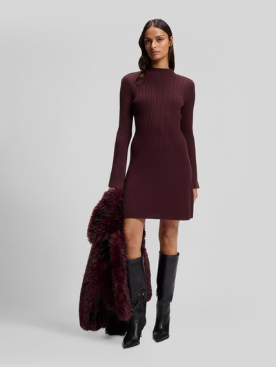 BOSS Orange Slim Fit Strickkleid aus Schurwoll-Mix mit Rippstruktur Bordeaux 1