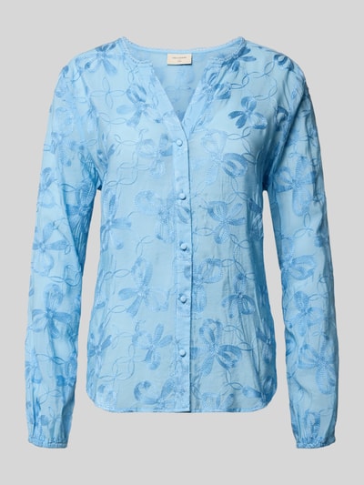 Produktfoto, Bluse aus Viskose-Mix mit Knopfleiste Modell 'Randy' von FREE/QUENT, Serafino-Kragen, elastische Ärmel, hellblau mit floralen Mustern