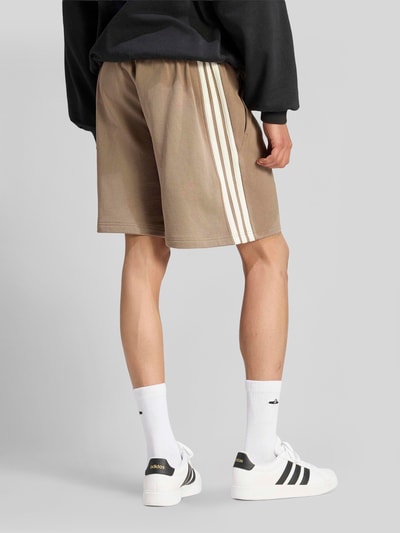 adidas Sportswear Szorty dresowe w kroju relaxed fit z czystej bawełny Beżowy 4