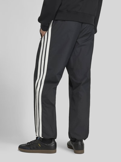 adidas Originals Loose Fit Trainingshose mit Label-Stitching Black 5
