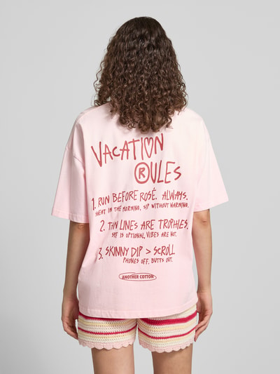 ANOTHER COTTON LAB Oversized t-shirt z nadrukiem z logo Mocnoróżowy 5