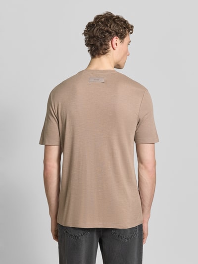 HUGO męski t-shirt o kroju regular fit z mieszanki lyocellu i lnu model 'DULEROSTEE' Jasnobrązowy 5