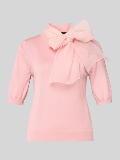 Produktfoto, Strickshirt mit Schluppe aus Chiffon von Zero, różowy, mieszanka wiskozy, dopasowany krój, prążkowane wykończenia, rękaw o dł. 1/2, duża kokarda z szyfonu, gładka faktura, długość tyłu w rozmiarze 36: 55 cm, długość rękawa w rozmiarze 36: 30 cm.