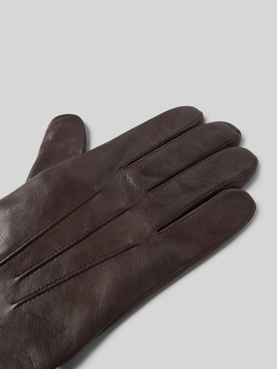Produktfoto, Lederhandschuhe aus echtem Leder Modell 'Dover' von Roeckl, braunes Haarschaf Nappaleder, Kaschmir-Mix Innenfutter, sichtbare klassische Aufnähte und Umbugsaum, metallic Label-Detail, weiche glatte Textur