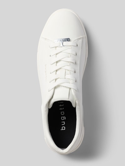 Produktfoto, Sneaker mit Logo-Detail Modell 'Gunter' von bugatti, weiß mit abgerundeter Passform, glatte Oberfläche, Schnürverschluss, Herren Sneaker