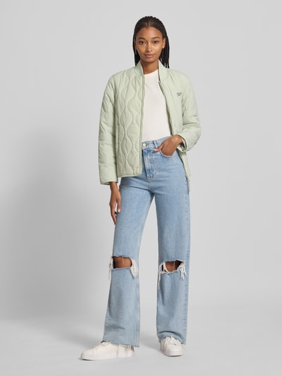 Tommy Jeans Regular fit gewatteerd jack met geribde opstaande kraag Rietgroen - 1