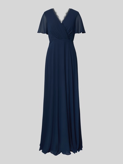 Produktfoto, Damen Abendkleid mit Spitzenbesatz von Christian Berg Cocktail in Dunkelblau, taillierte Passform, V-Ausschnitt, Wickel-Optik, kurzärmelig, semitransparentes Design, Raffungen, Rückenlänge Größe 36: 139 cm, Brustweite Größe 36: 39 cm, Ärmellänge Größe 36: 24 cm, fließender Stoff, elegante Optik.