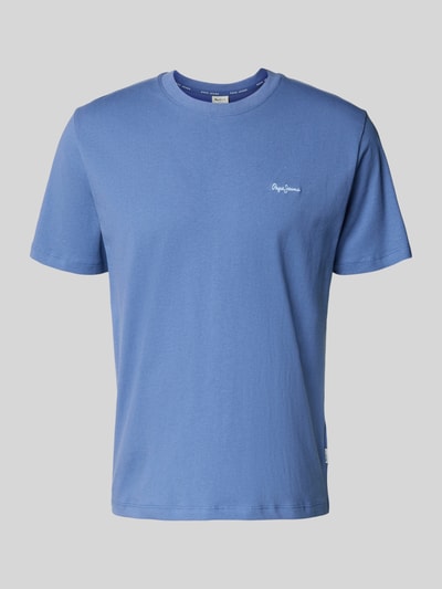 Produktfoto, Regular Fit T-Shirt aus reiner Baumwolle Modell 'CONNOR' von Pepe Jeans in Uni-Blau mit Rundhalsausschnitt, Jersey-Textur, Label Stitching und Logo-Patch.