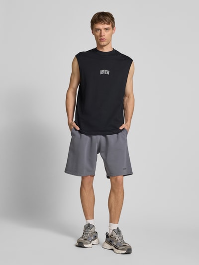 REVIEW Tanktop mit Label-Print Black 1