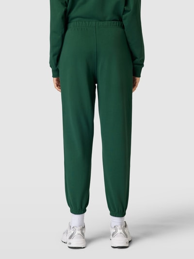 New Balance Sweatpants mit Logo-Stitching Modell 'Athletics Remastered' Dunkelgruen 5