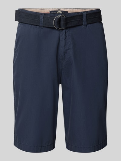 Produktfoto, Chino-Shorts mit Gürtel und Eingrifftaschen von Petrol in Dunkelblau aus reiner Baumwolle, Straight Fit, Knopf-Reißverschluss, französische Eingrifftaschen, Gesäßleistentaschen, Bundweite 43 cm, Innenbeinlänge 26 cm bei Größe M