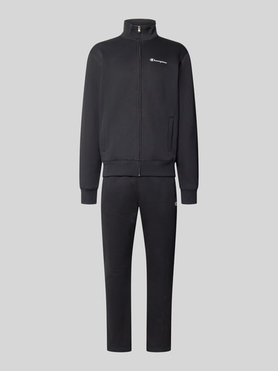 Produktfoto, Sweatanzug mit Label-Details von Champion, mieszanka bawełny, prosty krój, stójka, zamek błyskawiczny, wpuszczane kieszenie boczne, elastyczny pas, szerokość w pasie w rozmiarze M: 7642 cm, długość tyłu w rozmiarze M: 70 cm, szerokość ramion w rozmiarze M: 51 cm, długość rękawów w rozmiarze M: 69 cm, długość wewnętrzna nogawki w rozmiarze M: 76 cm