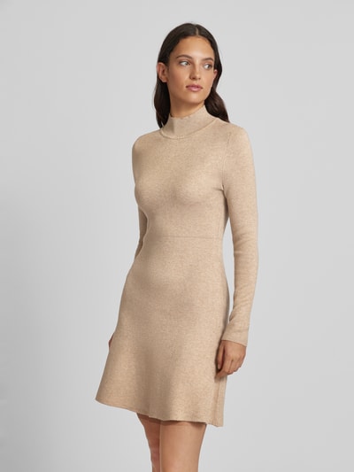 Vero Moda Tailliertes Strickkleid mit geripptem Mock-Neck Modell 'GOLD' Taupe 4