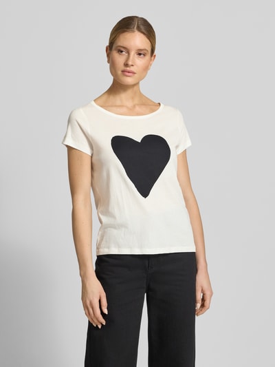 Frauenmodel trägt Regular Fit T-Shirt aus reiner Baumwolle von Marc O'Polo, Optik: Unifarben, Motiv-Print, Rundhals, Ärmelform: Kurzarm, Materialverarbeitung: Jersey, Ganzkörperansicht von vorne.