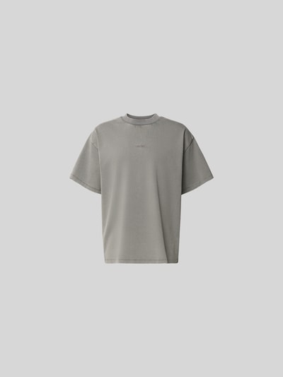 Produktfoto, Relaxed Fit T-Shirt mit Logo-Stitching von WON HUNDRED in Grau, reine Baumwolle, Rundhalsausschnitt, kurzärmeliges Design.