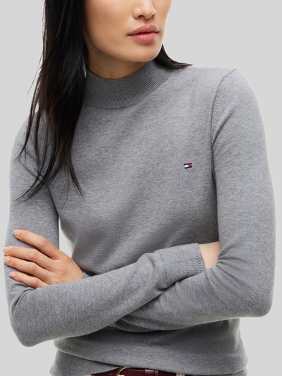 Tommy Hilfiger Slim Fit Langarmshirt mit Mock Neck Mittelgrau 3