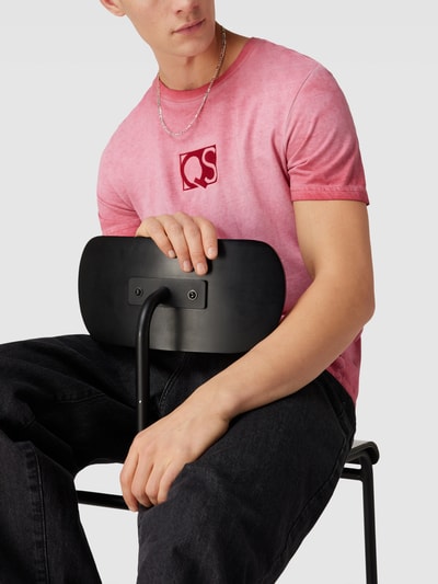 QS by s.Oliver T-Shirt mit Label-Stitching Dunkelrot 3