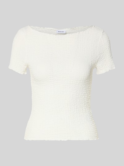 Produktfoto, Slim Fit T-Shirt mit Strukturmuster Modell 'Alora' von Noisy May, Damen T-Shirt aus Elastischer-Material-Mix, kurzärmelig, U-Boot-Ausschnitt, Rückenlänge bei Größe S: 50 cm, weiß, strukturierte Oberfläche.