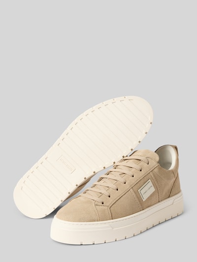 Produktfoto, Sneaker mit Schnürverschluss von Antony Morato aus echtem Leder in Beige, strukturierte Sohle, abgerundete Spitze, Label-Detail.