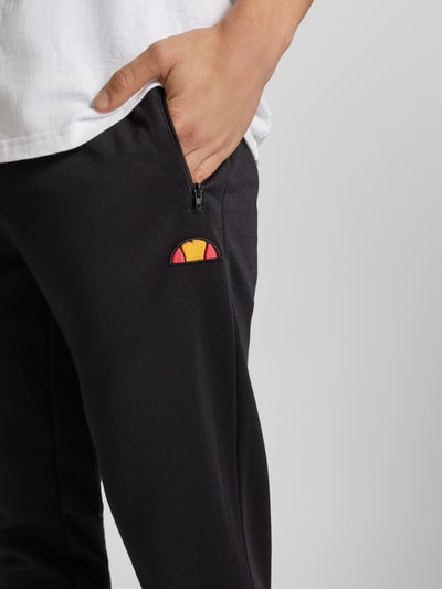 Ellesse Spodnie typu track pants o kroju tapered fit z naszywkami z logo model ‘BERTONI’ Czarny 3