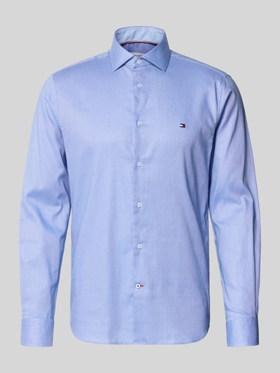 Produktfoto, Slim Fit Freizeithemd aus Baumwoll-Mix von Tommy Hilfiger Tailored in Hellblau mit Melange, Kentkragen, einreihiger Knopfleiste, Logo-Detail, Rückenpasse, Langarm mit Kombimanschette, abgerundetem Rumpfabschluss, Popeline-Optik