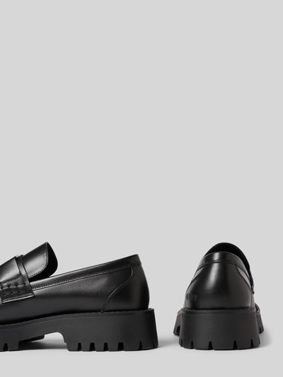 Produktfoto, Slipper aus echtem Leder Modell 'Gorizia' von GUESS in Schwarz mit profilierter Sohle; Größe 44 mit 4 cm Absatzhöhe.