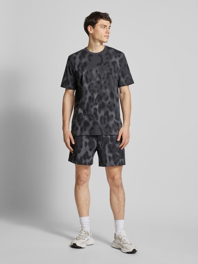 ADIDAS SPORTSWEAR T-Shirt mit Label-Print Dunkelgrau 1