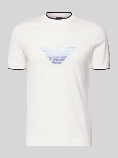 Produktfoto, Regular Fit T-Shirt mit Logo-Stitching von Emporio Armani in Weiß, Lyocell-Mix mit Baumwoll-Anteil, Rundhalsausschnitt, dezentes Logo-Stitching auf der Brust, klare Linien und glatte Oberfläche