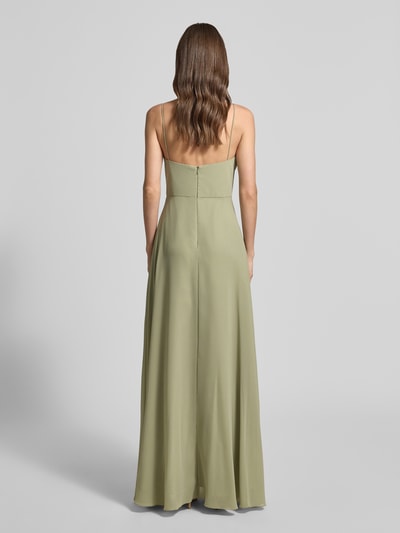 Frauenmodel trägt Midikleid mit Drapierungen und Spaghettiträgern von Laona, Chiffon, A-Linie, zartes Grün, Rückansicht, Ganzkörperansicht Rückansicht