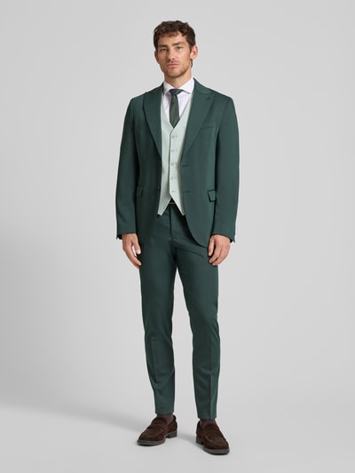 Männermodel trägt Regular Fit Anzugweste mit Viskose-Anteil van s.Oliver BLACK LABEL in melangelook, doorlopende knoopsluiting, V-hals, kleur lichtgroen, mêlee textuur, herenmode, regular fit pasvorm, detail: cinch, knoopsluiting, eenrijig, paspelzakken, ganzkörperansicht van voren