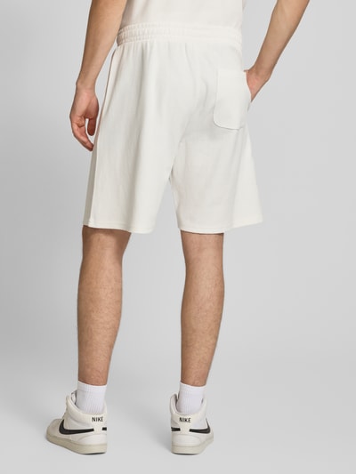 REVIEW Straight Fit Sweatshorts mit Strukturmuster Offwhite 5