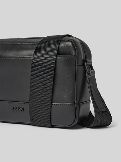 JOOP! Collection Schoudertas met logodetail, model 'Manciano pino' Zwart - 3