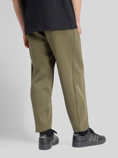 adidas Sportswear Relaxed Fit Sweathose aus Baumwoll-Mix  Oliv 5