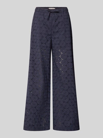 Produktfoto, Stoffhose mit Lochstickerei von Christian Berg Woman in Dunkelblau, reine Baumwolle, Wide Leg, elastischer Bund, strukturierte Textur