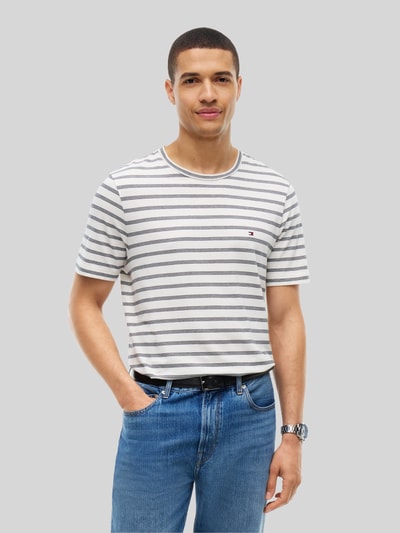 Tommy Hilfiger T-Shirt mit Logo-Detail Marine 4