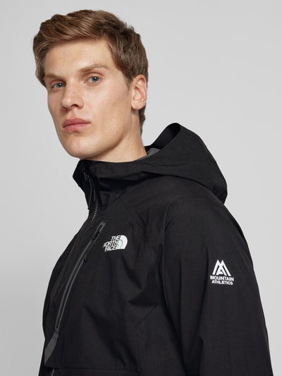 The North Face Kurtka o kroju regular fit z nadrukiem z logo model ‘ANTORA’ Czarny 3