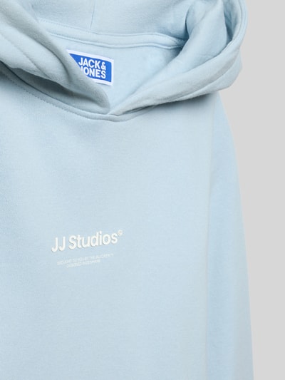 Productfoto, Hoodie met Labelprint model 'SOHO' van JACK & JONES voor kinderen in lichtblauw katoenmix, regular fit, detailopname.