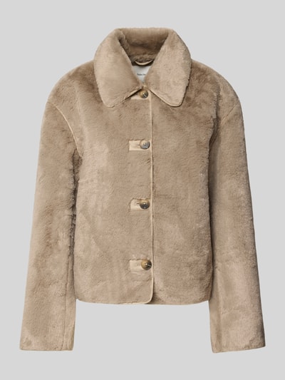 Produktfoto, Regular Fit Webpelzjacke mit Umlegekraag model 'NEW CILO' van Selected Femme in effen beige, knoopsluiting, zijzakken, fluweelachtige textuur