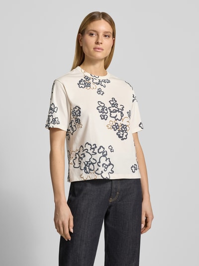 Modelka nosi T-Shirt im Allover-Look mit Rundhalsausschnitt von JAKE*S STUDIO WOMAN, bawełna, krój relaxed fit, jasne kolory, przód całości