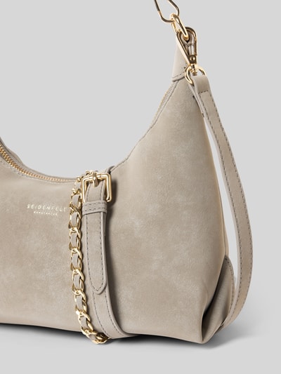 Produktfoto, Shoulder Bag in Leder-Optik Modell 'Rena' von Seidenfelt in beige mit goldfarbenen Details und abnehmbarem Schulterriemen, Damen Schultertasche, Reißverschluss, Logo-Detail, Hauptfach, Maße 28x24x10 cm, Länge Schulterriemen 58 cm