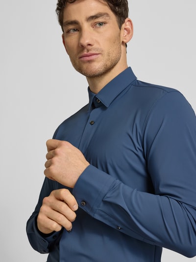 BOSS Slim Fit Businesshemd aus atmungsaktivem Material Modell 'HANK' Jeansblau 3