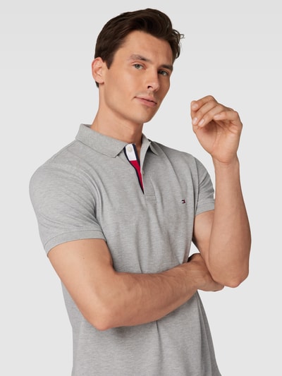Tommy Hilfiger Poloshirt mit Label-Detail Hellgrau meliert 3