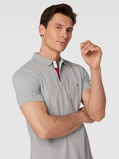 Tommy Hilfiger Poloshirt mit Label-Detail Hellgrau Melange 3